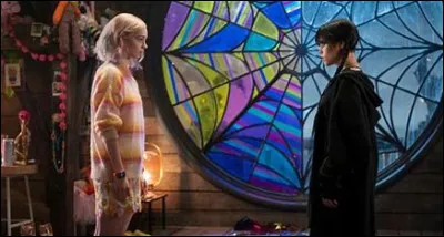 La colocataire de Mercredi s'appelle Enid Sainclair.