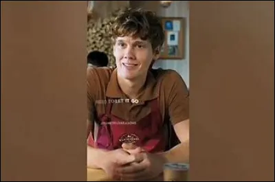 Mercredi sait que Tyler est le Hyde quand elle l'embrasse (grâce à une vision).