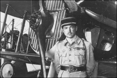 Quel aviateur, surnommé l'As des As', fut le seul Français à battre le record de Georges Guynemer, établi à 53 victoires aériennes ?