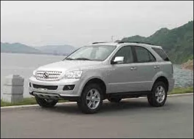 De profil, on pourrait prendre le Huanghai Landscape F1 pour un Mercedes ML 2. Mais finalement, d'apr&egrave;s les infos trouv&eacute;es, c'est une copie du ...