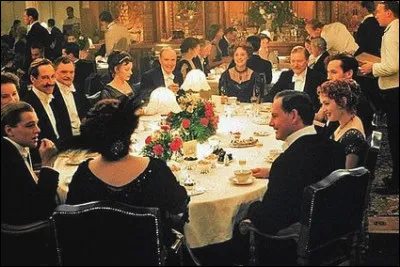 Vous avez reconnu le dîner du film "Titanic" sorti en 1997 avec Léonardo Di Caprio. Mais quel est le réalisateur ?