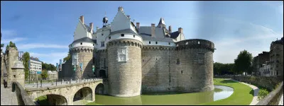 Quelle est la préfecture de la Loire-Atlantique ?