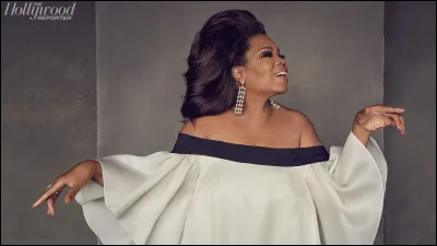 Année de naissance : 1954 
Nationalité : Américaine 
Profession : Animatrice et productrice de télévision 
Présentatrice de son propre talk show. Elle a été classée comme la personnalité afro-américaine la plus riche du XXe siècle et l'Afro-Américaine la plus philanthrope de tous les temps.