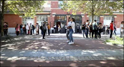 Je vous souhaite __ tous une bonne rentrée scolaire !