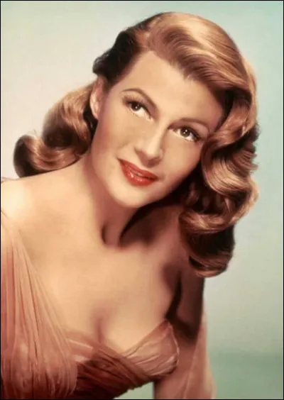 Qui était cette Rita, actrice et danseuse américaine, sex-symbol des années 1940 surnommée "la déesse de l'amour" ?