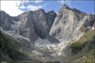 Quel est l'autre nom de ''La Pique Longue'', un sommet célèbre des Pyrénées ?