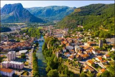 Tarascon est une ville de la région Provence-Alpes-Côtes d'Azur. Dans quel département se situe-t-elle ?
