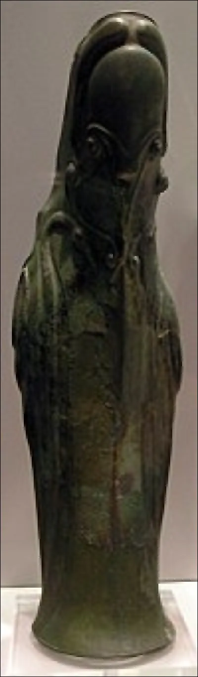 Durant l'Antiquit&eacute; en Gr&egrave;ce, comment s'appelaient des jambi&egrave;res, &eacute;l&eacute;ments de protection des tibias ?