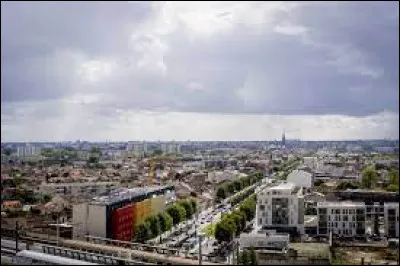 Cénon, 26 000 habitants et 9e ville du département, appartient à l'agglomération de ...