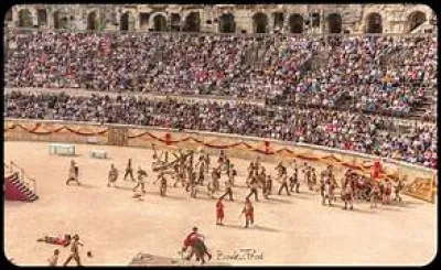 De quoi sont chargés les prêtres durant ces jeux ?