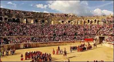 A quelle fréquence les Ludi taurei avaient-ils lieu ?