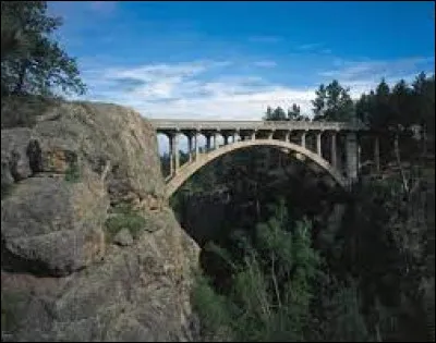 Quel est le nom de ce pont situé dans le parc national de Wind Cave ?