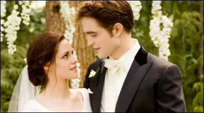 Quels étaient les objets que Bella portait lors de son mariage ?