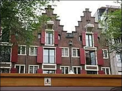 Quelle lettre faut-il remplacer pour obtenir une plante à bulbe utilisée en cuisine ?