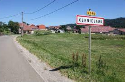 Aujourd'hui, le point de départ de notre balade se trouve devant le panneau d'entrée de Cerniébaud. Petit village de 87 habitants, dans l'arrondissement de Lons-le-Saunier, il se situe dans le département ...