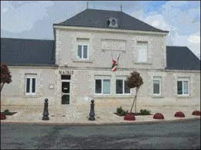 Je vous emmène maintenant à Fossé. Village Loir-et-Chérien, il se situe en région ...