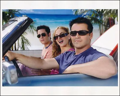 Qui est celui tout derrière ?