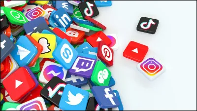 Ce qu'il y a de bien avec les réseaux sociaux, c'est de :