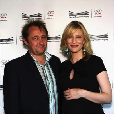 Avec qui est-elle marie depuis 1997 ?