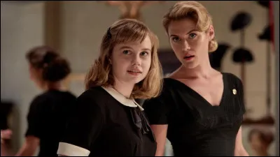 Qui est le réalisateur du film intitulé "Les Petites Robes Noires" ?