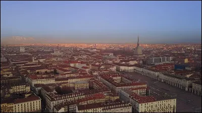 Dans quel pays se trouve la ville de Turin ?
