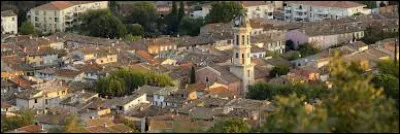 Cette ville abrite le château d'Astros, le lieu de tournage du film "Le Château de ma mère", réalisé par Yves Robert en 1990.