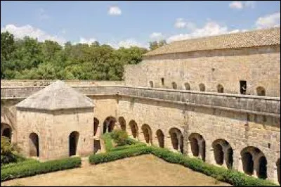 Cette ville abrite cette abbaye cistercienne, classée au titre des monuments historiques par la liste de 1840.