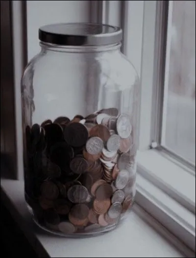 De qui viennent les pièces dans ce bocal ?