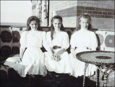 Où se trouve Irina Alexandrovna de Russie sur cette photo ?