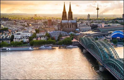 Dans quel pays se trouve Cologne ?