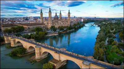 Dans quel pays se trouve Saragosse ?