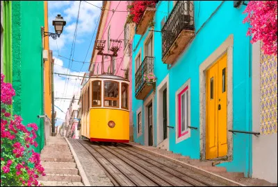 Dans quel pays se trouve Lisbonne ?