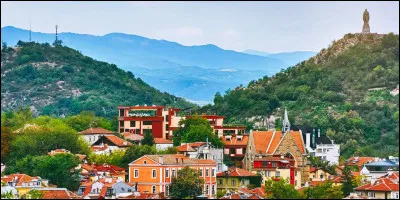 Dans quel pays se trouve Plovdiv ?