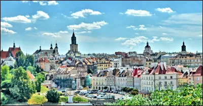 Dans quel pays se trouve Lublin ?