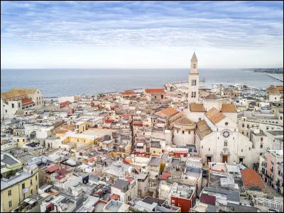 Dans quel pays se trouve Bari ?