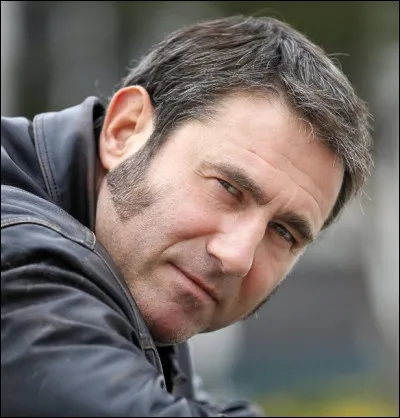 Quel est le nom de cet acteur qui joue le rôle du ''capitaine Vidal'' dans le film ''Le Labyrinthe de Pan'' réalisé par Guillermo del Toro en 2006 ?