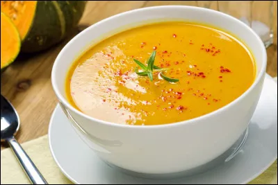 Stépahnie prépare de la soupe aux légumes. Elle cherche un appareil pour rendre la soupe liquide sans faire de morceaux. Vers quel appareil doit-elle se rendre ?