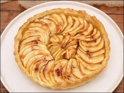 Stéphanie aimerait faire cuire sa tarte aux pommes. Vers quel appareil doit-elle se diriger ?