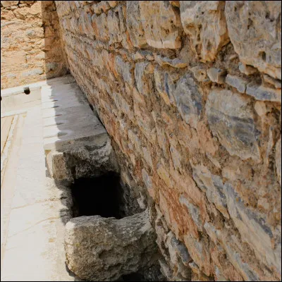 La botte courte et évasée, en usage de la fin du XVIe à Louis XIII est appelée...