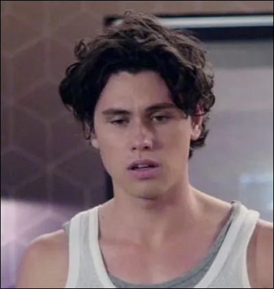 Ta mère va en prison. Quelle est ta réaction ?