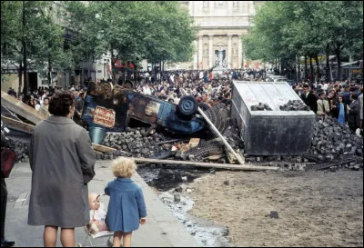 Mai : Contestation sociale menée par les étudiants français.
30 octobre : Sortie du film « Le Gendarme se marie »
Didier Deschamps et Céline Dion naissent.