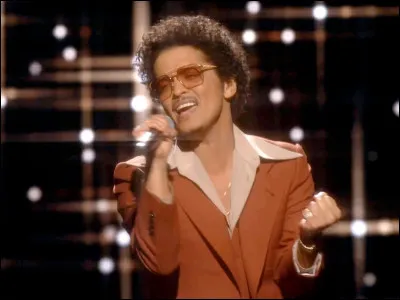 Quelle est la nationalité du chanteur Bruno Mars ?