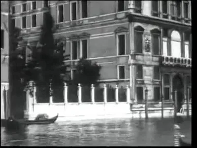 Les frères Lumière envoient des équipes filmer aux quatre coins du monde pour organiser ensuite des projections. Que découvre l'équipe qui filme à Venise, le 25 octobre 1896 ?