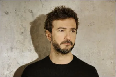 Qui est ce chanteur dont le troisième album s'intitule ''D'une tonne à un tout petit poids'' ?