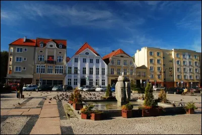 Cette ville polonaise de 90 000 habitants est située dans le nord de la Poméranie :