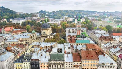 Cette ville ukrainienne de 700 000 habitants, la plus importante de l'ouest du pays, c'est ...