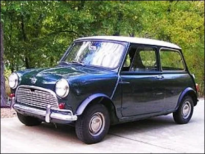 L'Austin mini a été fabriquée de 1959 à 2000. Quelle particularité technique comportait-elle ?