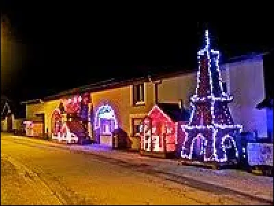 Voici un petit avant-goût de Noël avec ces illuminations à Bonvillet. Village de l'aire d'attraction Vittel-Contrexéville, dans la vallée de la Saône, il se situe dans le département ...