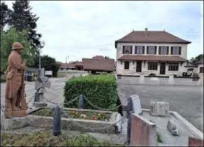 Nous sommes en Auvergne-Rhône-Alpes, à Chateauvilain. Village de l'arrondissement de La Tour-du-Pin, dans la région naturelle des Terres froides, il se situe dans le département ...
