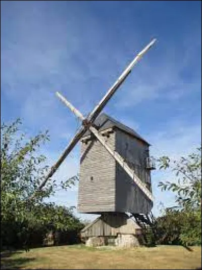 Vous avez sur cette image le moulin de Chesnay, à Moutiers. Village Eurélien, il se situe en région ...